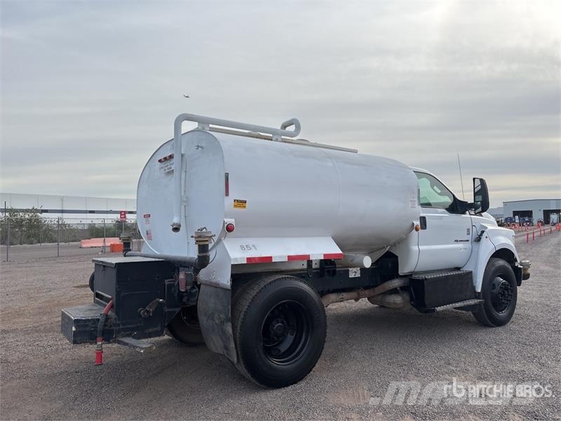 Ford F-750 Wassertanker
