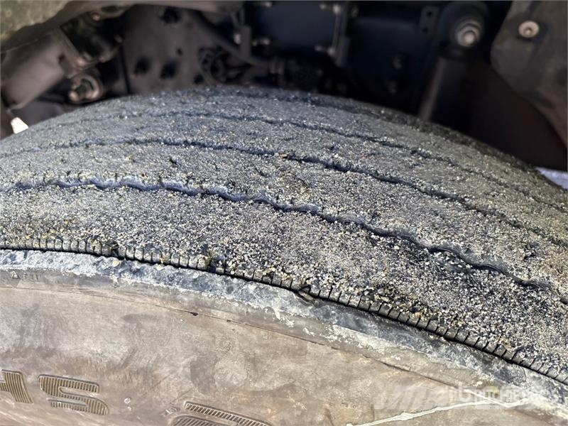 Ford F-750 駕駛室與內部