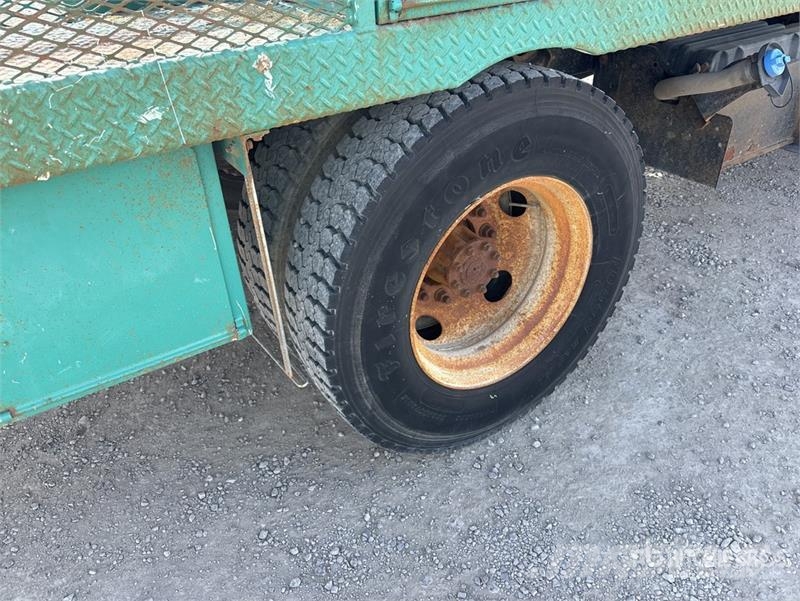 Ford F-750 شاحنات مسطحة/مفصلية الجوانب