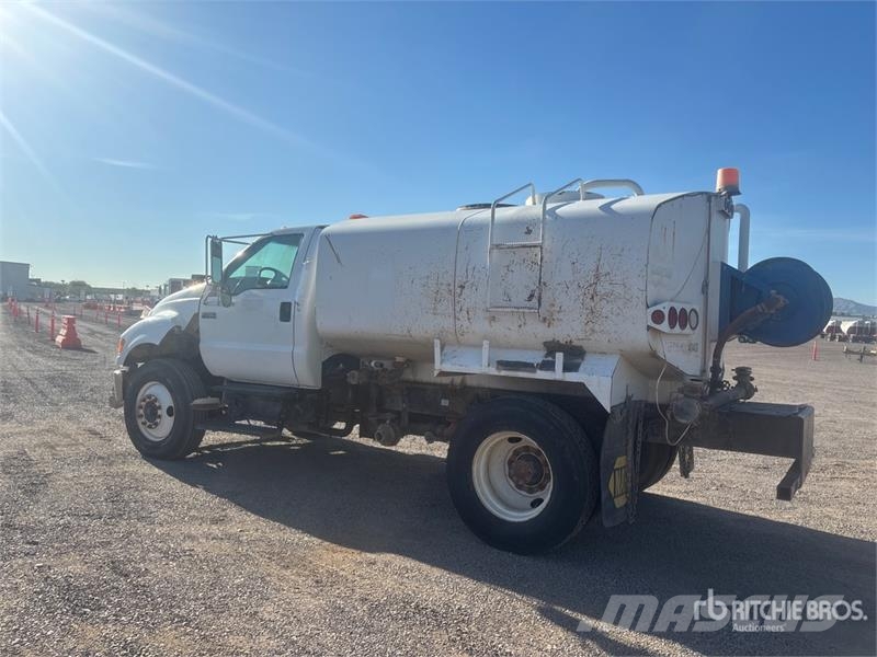 Ford F-750 Tovornjaki za vodo