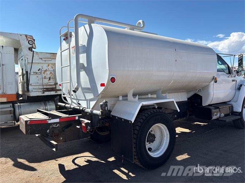 Ford F-750 Tovornjaki za vodo