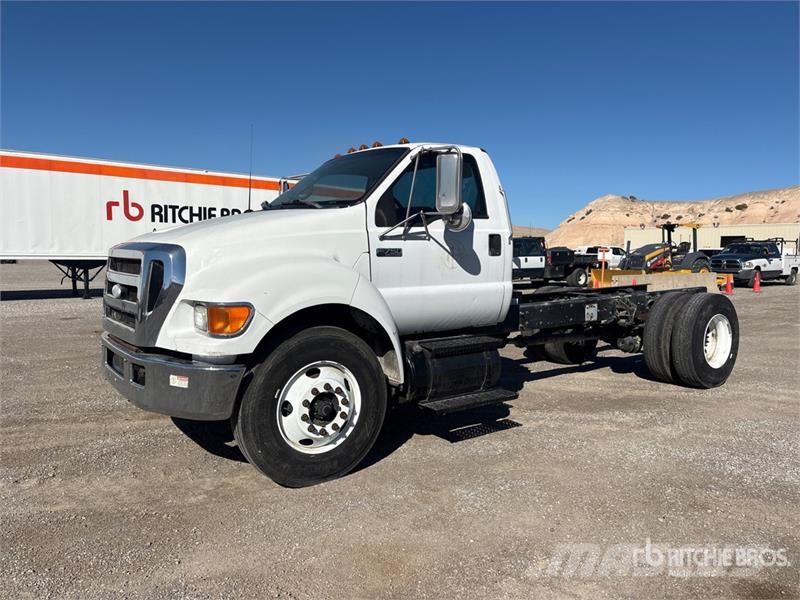 Ford F-750 キャビン及び内装