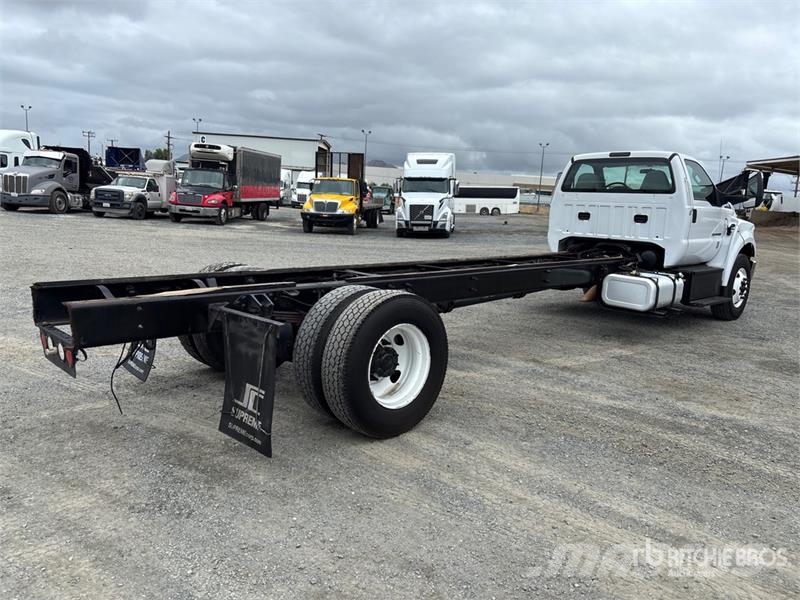 Ford F-750 Cabins and interior