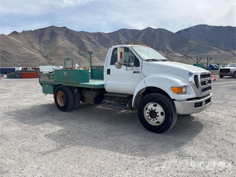 Ford F-750 شاحنات مسطحة/مفصلية الجوانب