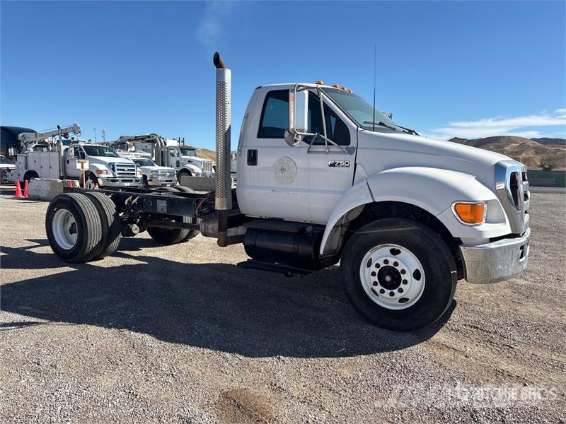 Ford F-750 キャビン及び内装