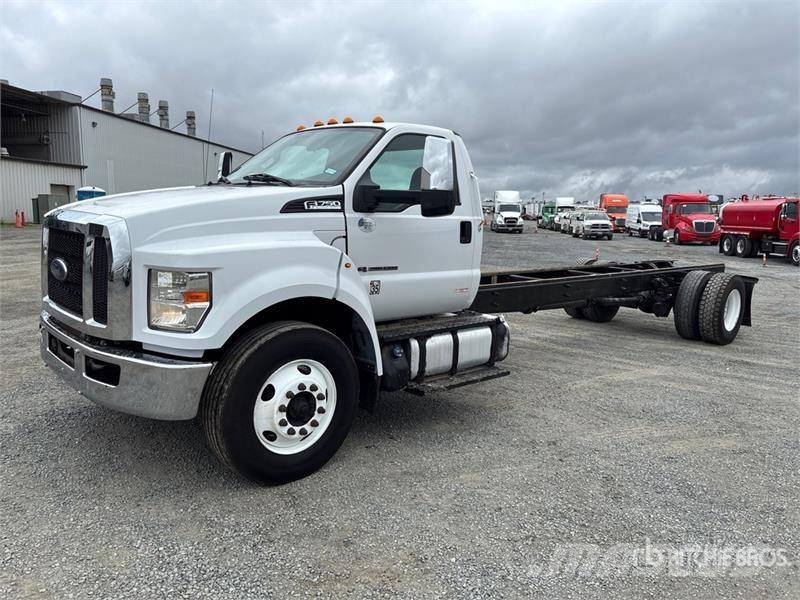 Ford F-750 Cabins and interior