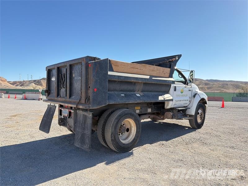 Ford F-750 ダンプ