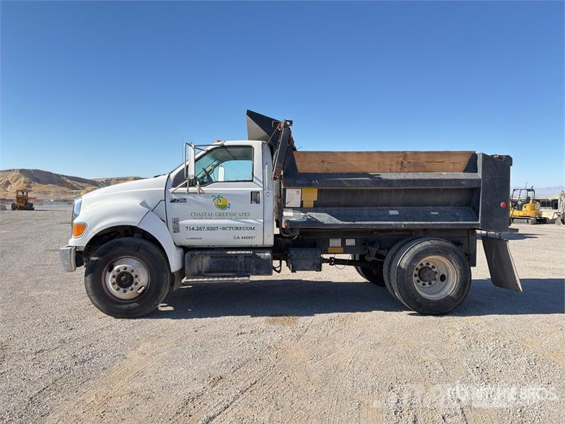 Ford F-750 ダンプ