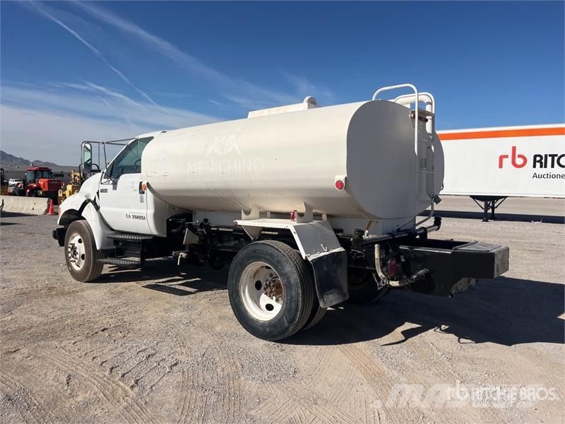 Ford F-750 Tankvogne - vand