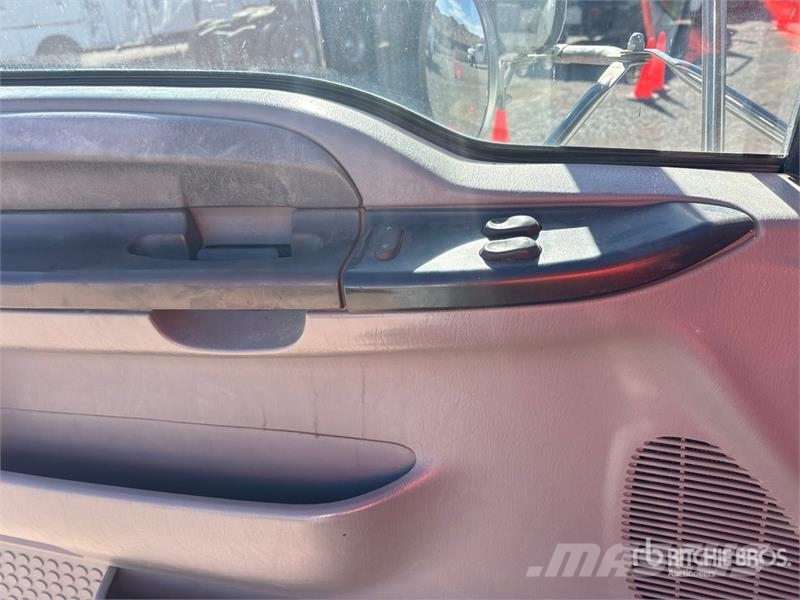 Ford F-750 キャビン及び内装