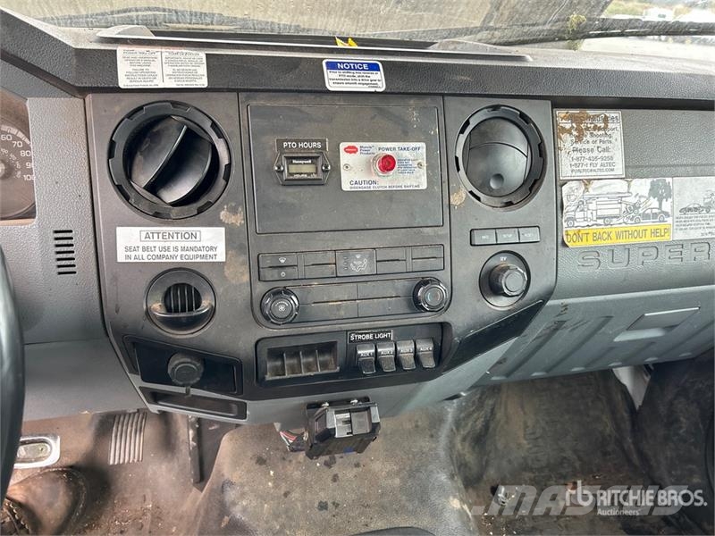 Ford F-750 4x2 Chipper Truck (Inoperable) Caminhões de cavacos de madeira