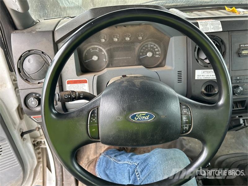 Ford F-750 4x2 Chipper Truck (Inoperable) Caminhões de cavacos de madeira