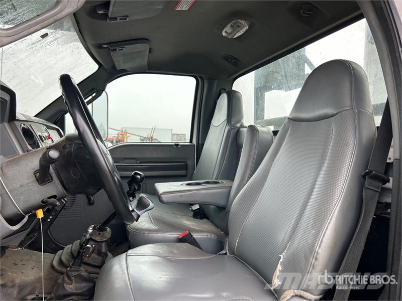Ford F-750 4x2 Chipper Truck (Inoperable) Caminhões de cavacos de madeira