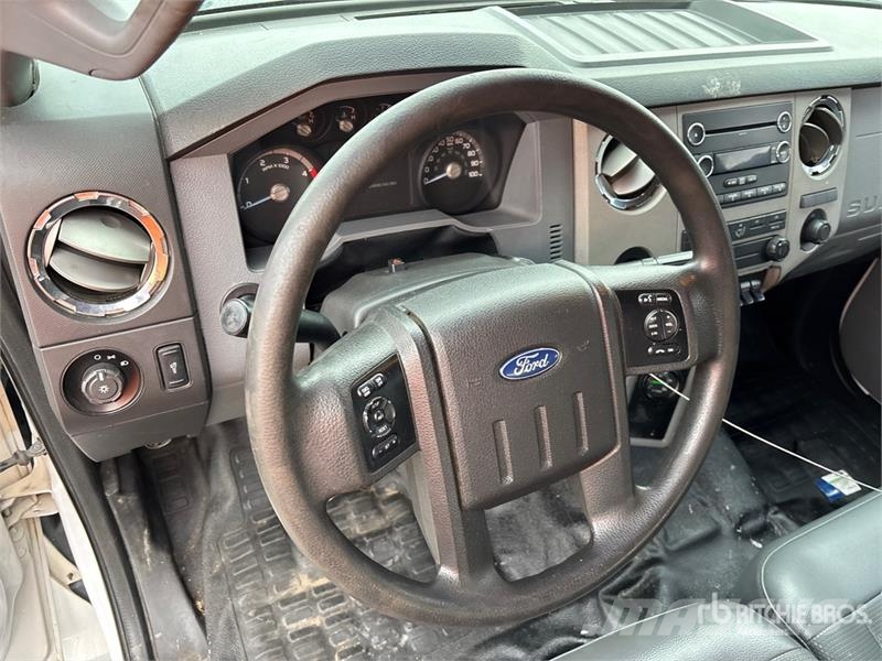 Ford F-750 4x2 Crew Cab Flatbed Truck 플랫베드/드롭사이드 트럭