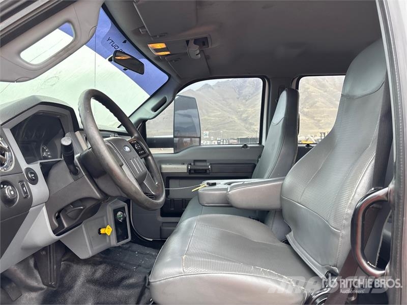 Ford F-750 4x2 Crew Cab Flatbed Truck 플랫베드/드롭사이드 트럭