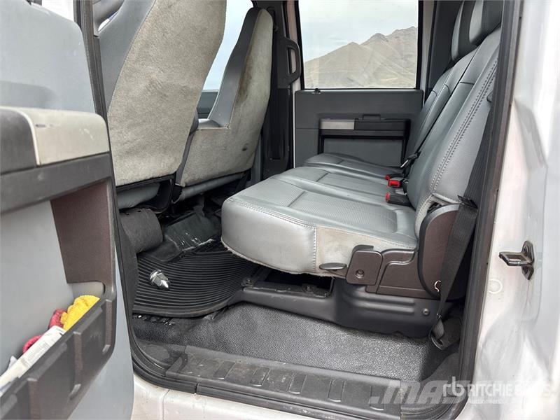 Ford F-750 4x2 Crew Cab Flatbed Truck 플랫베드/드롭사이드 트럭