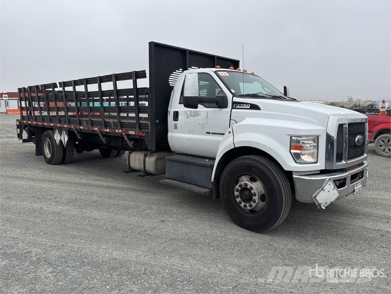 Ford F-750 4x2 Flatbed Truck 平ボディー