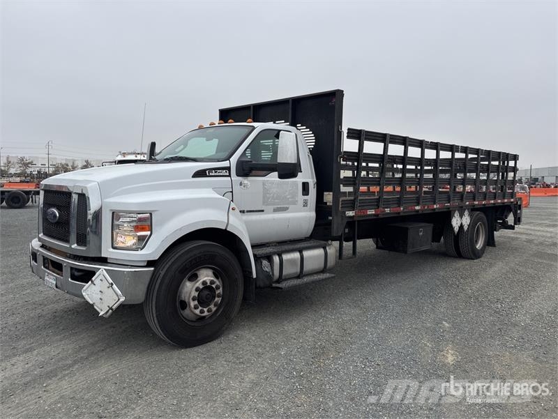 Ford F-750 4x2 Flatbed Truck 平ボディー