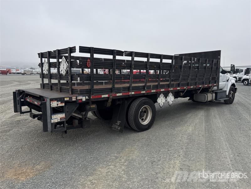 Ford F-750 4x2 Flatbed Truck 平ボディー