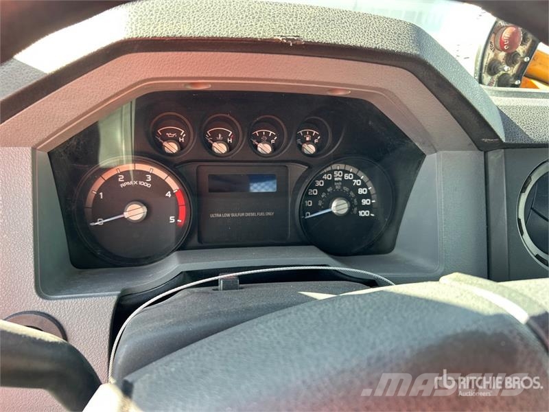 Ford F-750 4x2 Service Truck Pilsētas atkritumvedēji
