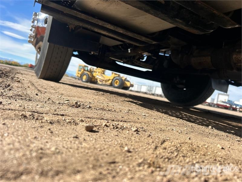 Ford F-750 4x2 Service Truck Pilsētas atkritumvedēji