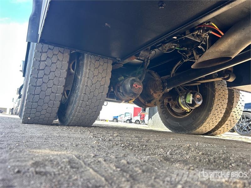 Ford F-750 4x2 Service Truck Pilsētas atkritumvedēji