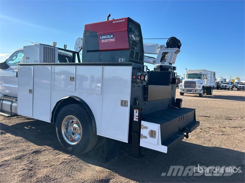 Ford F-750 4x2 Service Truck Pilsētas atkritumvedēji