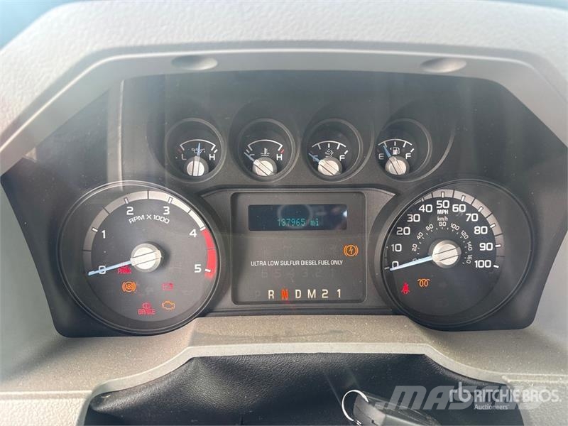 Ford F-750 4x2 Service Truck Pilsētas atkritumvedēji