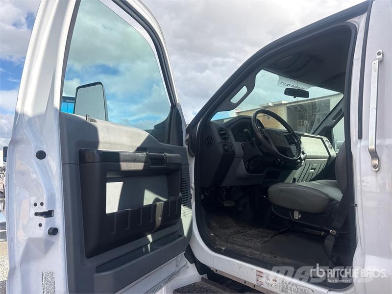 Ford F-750 4x2 Service Truck Pilsētas atkritumvedēji