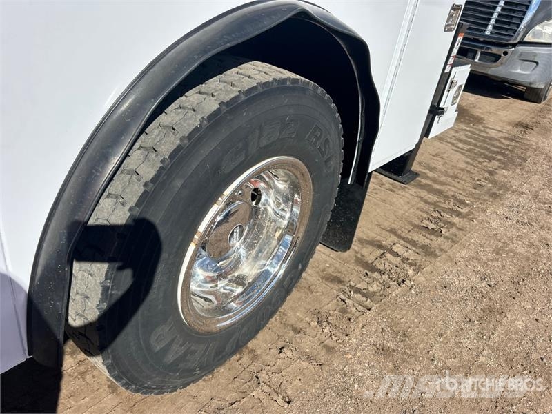 Ford F-750 4x2 Service Truck Pilsētas atkritumvedēji