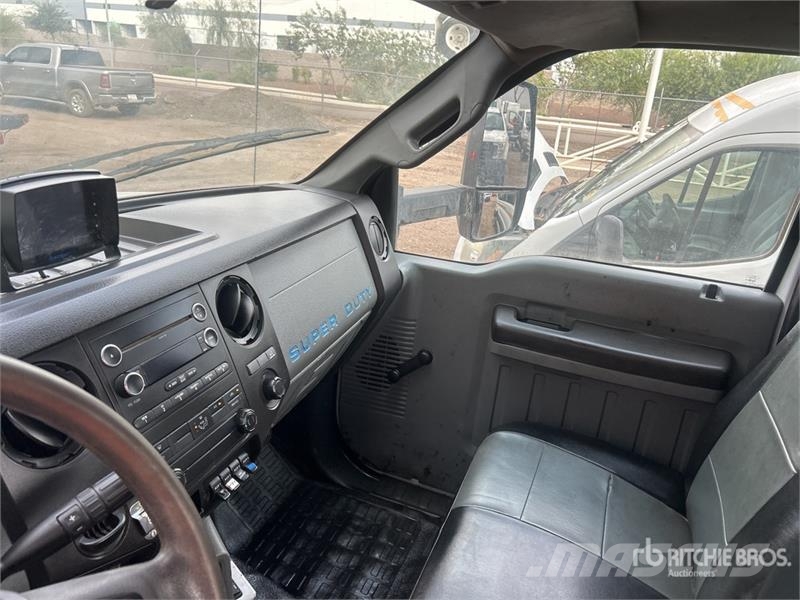 Ford F-750 4x2 Service Truck 市政车