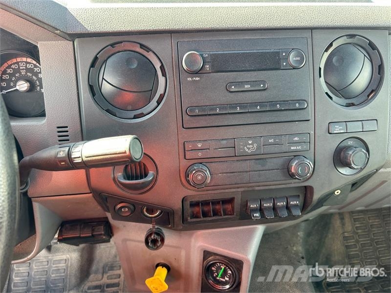 Ford F-750 4x2 Service Truck Pilsētas atkritumvedēji