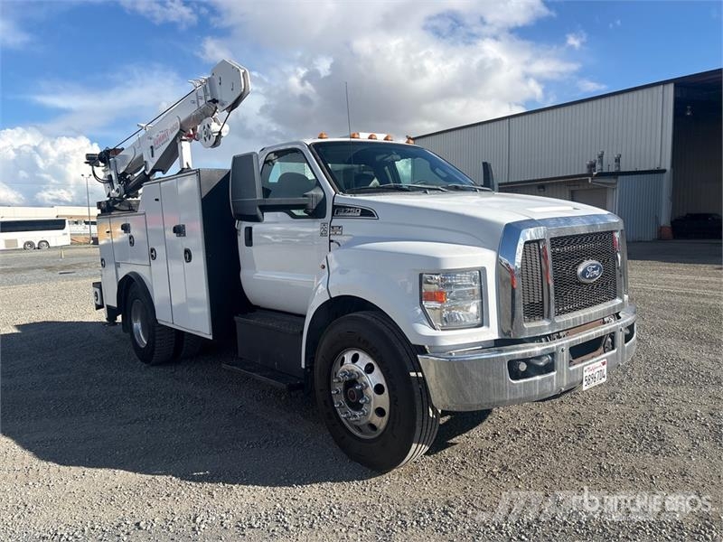 Ford F-750 4x2 Service Truck Pilsētas atkritumvedēji