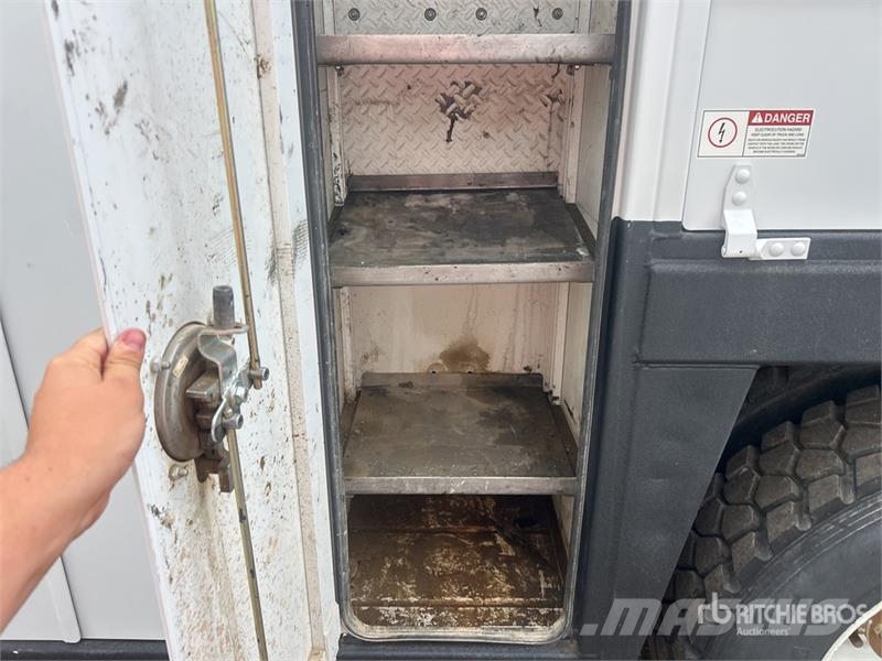 Ford F-750 4x2 Service Truck 市政车