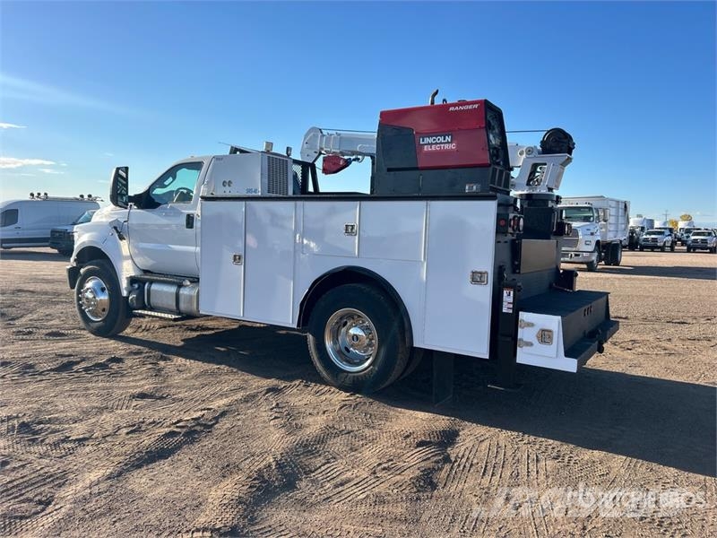 Ford F-750 4x2 Service Truck Pilsētas atkritumvedēji