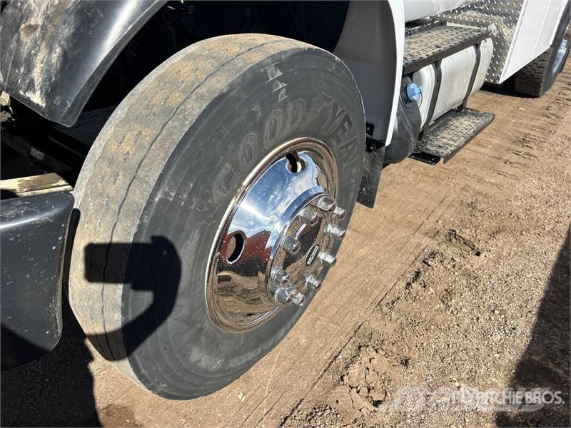 Ford F-750 4x2 Service Truck Pilsētas atkritumvedēji