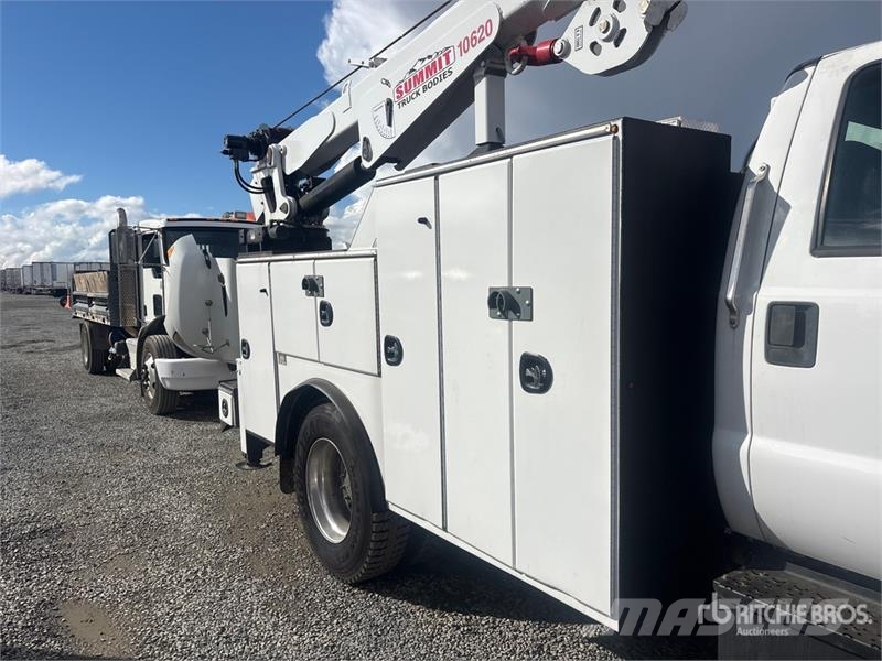 Ford F-750 4x2 Service Truck Pilsētas atkritumvedēji