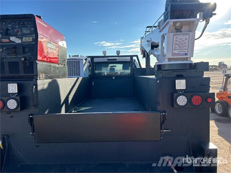 Ford F-750 4x2 Service Truck Pilsētas atkritumvedēji