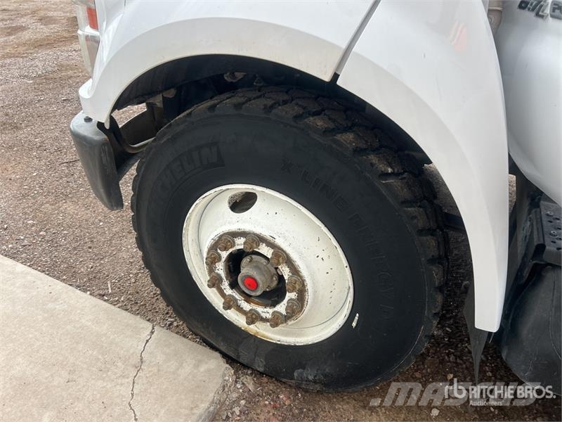 Ford F-750 4x2 Service Truck 市政车