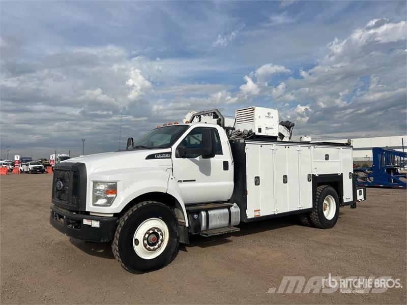 Ford F-750 4x2 Service Truck 市政车