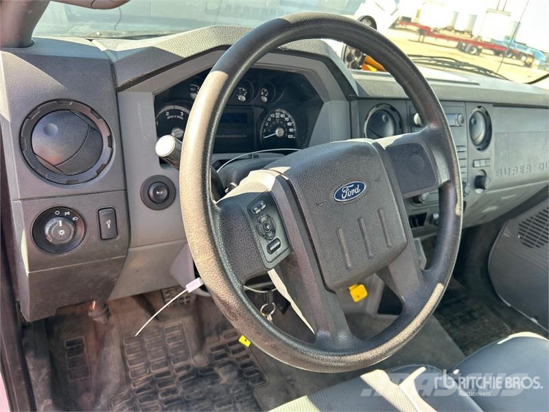 Ford F-750 4x2 Service Truck Pilsētas atkritumvedēji