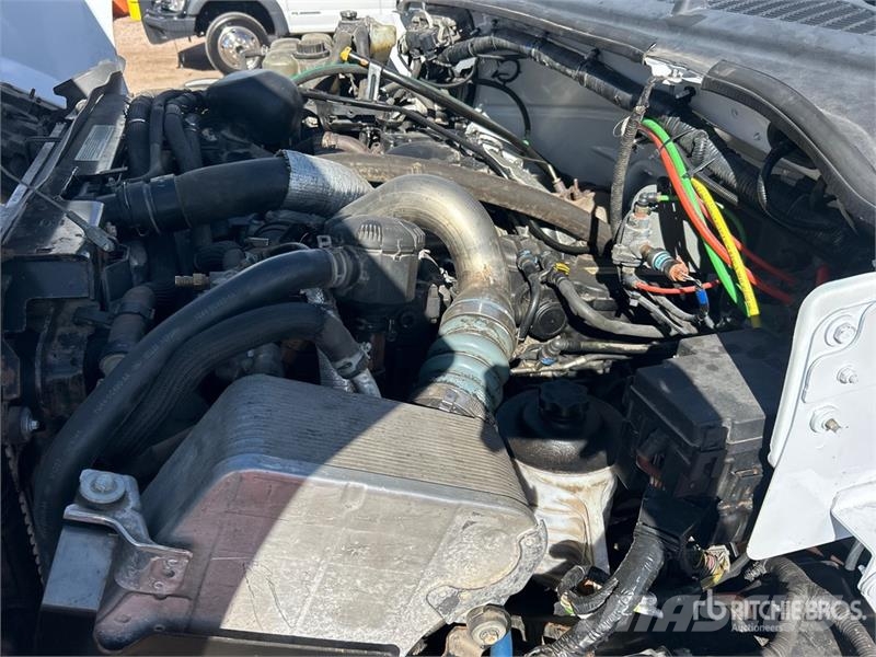 Ford F-750 4x2 Service Truck Pilsētas atkritumvedēji