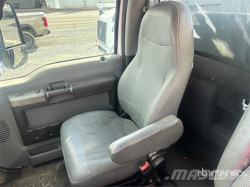 Ford F-750 4x2 Service Truck Pilsētas atkritumvedēji