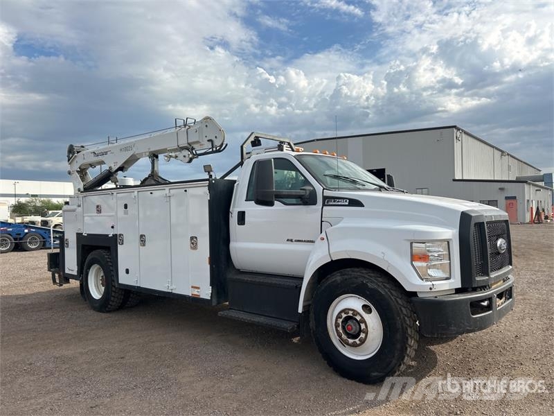 Ford F-750 4x2 Service Truck 市政车