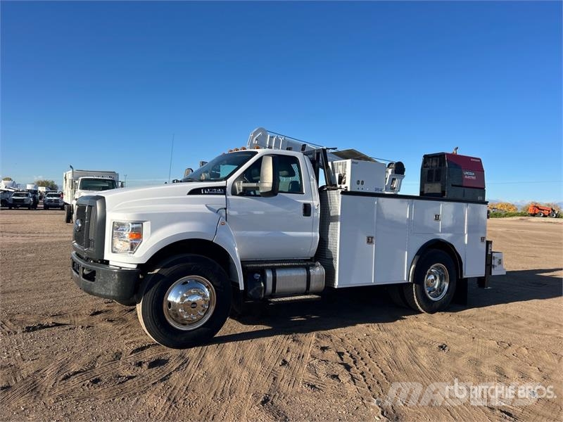 Ford F-750 4x2 Service Truck Pilsētas atkritumvedēji