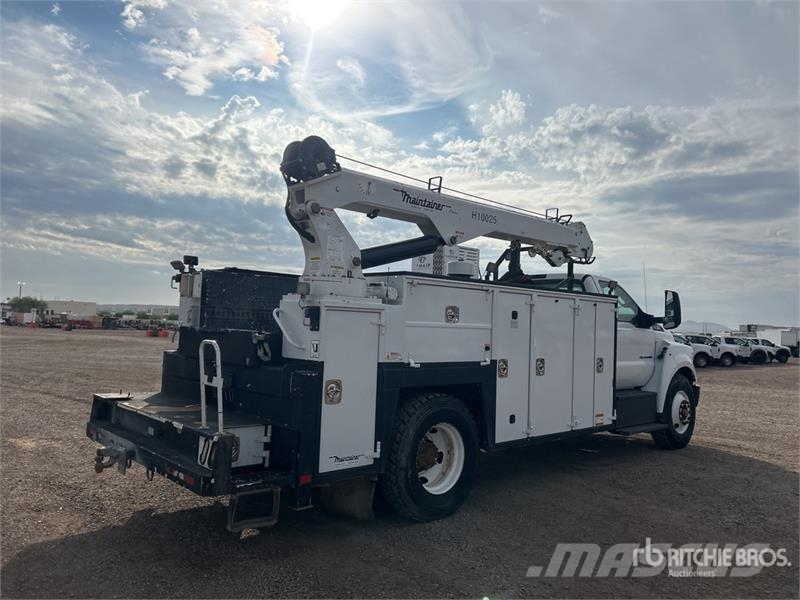 Ford F-750 4x2 Service Truck 市政车
