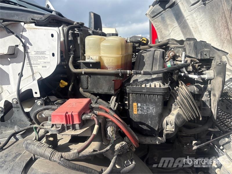 Ford F-750 4x2 Service Truck Pilsētas atkritumvedēji