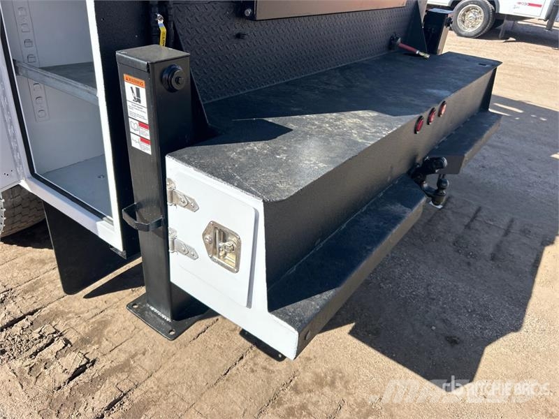 Ford F-750 4x2 Service Truck Pilsētas atkritumvedēji