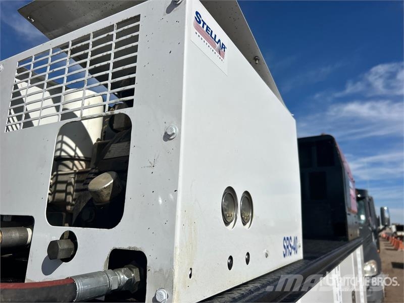 Ford F-750 4x2 Service Truck Pilsētas atkritumvedēji