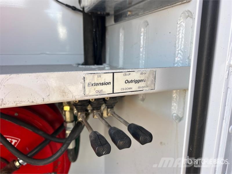 Ford F-750 4x2 Service Truck Pilsētas atkritumvedēji